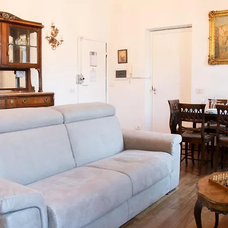 Lägenhet The Best Rent - Beautiful With Terrace Near Colosseo *